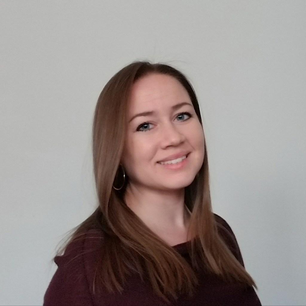 photo of Elizabeth Costa smiling