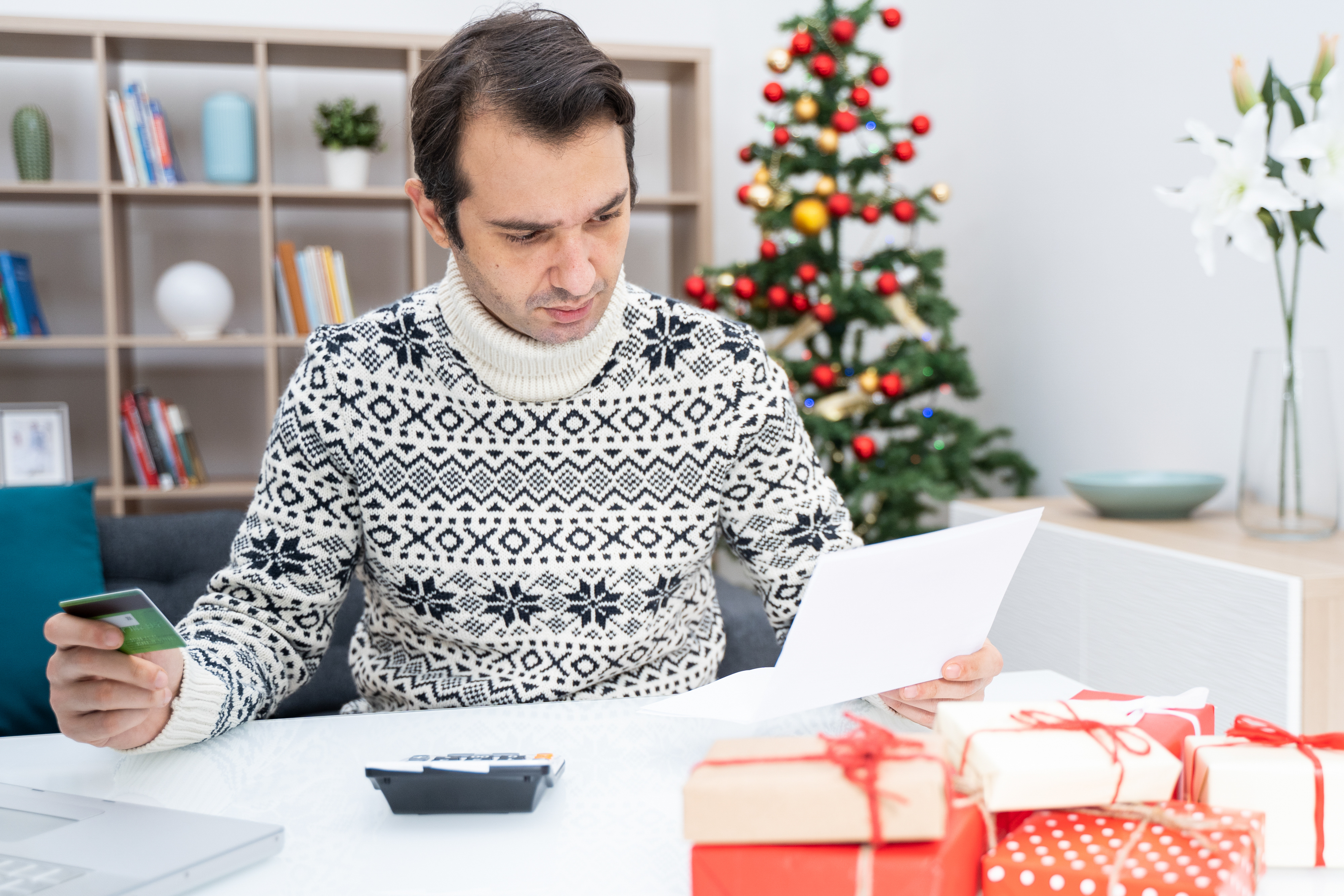 How To Avoid Overspending this Holiday Season