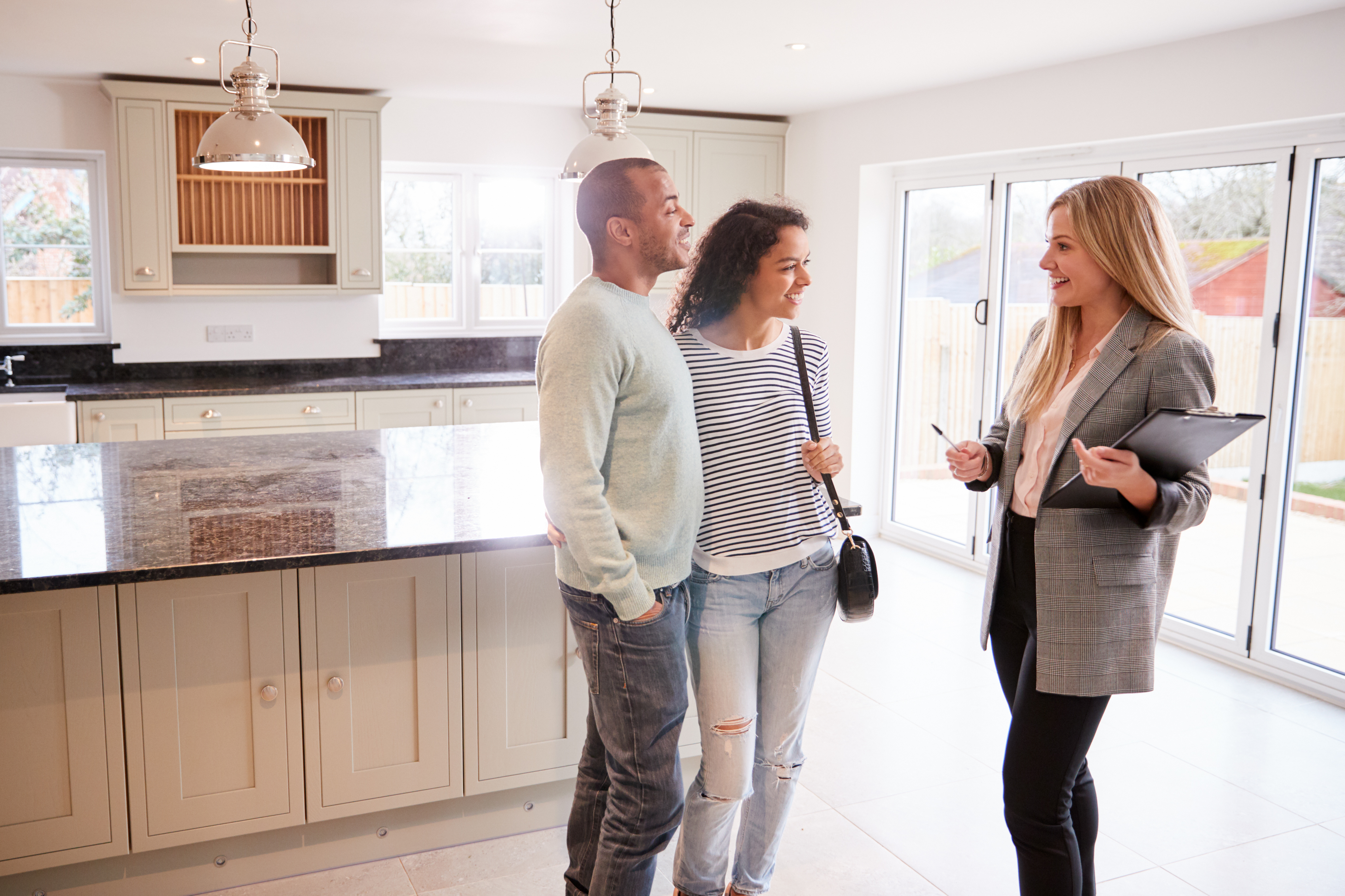 4 Reasons to Meet With a Mortgage Loan Officer When Buying a House